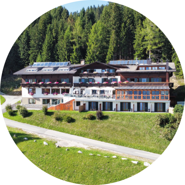 Ratsberg Hotel Alpenhotel Unterkunft Toblach Schwimmbad Wellness